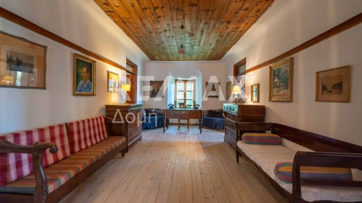 Image No.9-5 Bed Property for sale