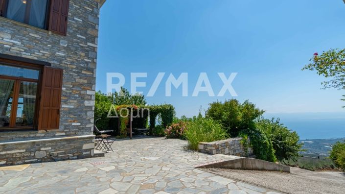 Image No.11-3 Bed Property for sale