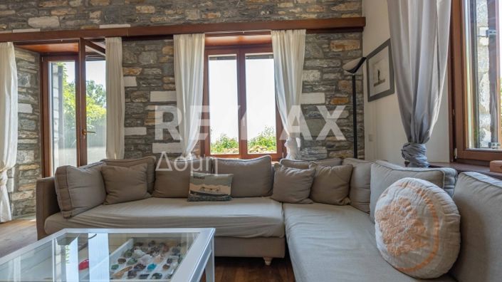 Image No.53-3 Bed Property for sale