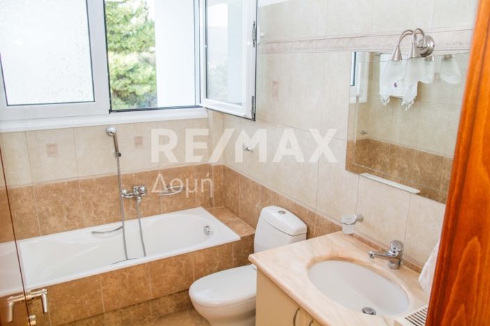 Image No.17-4 Bed Property for sale