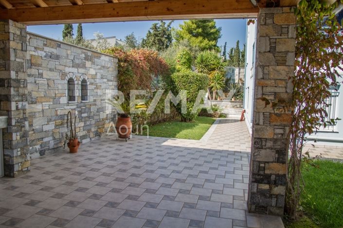 Image No.38-4 Bed Property for sale