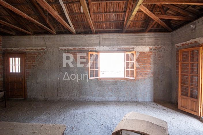 Image No.18-6 Bed Property for sale