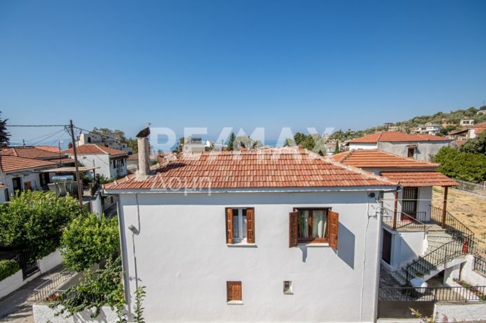 Image No.4-4 Bed Property for sale