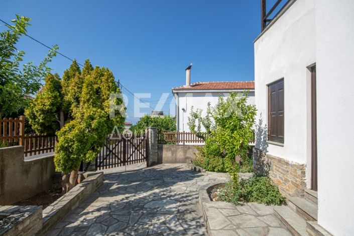 Image No.17-4 Bed Property for sale