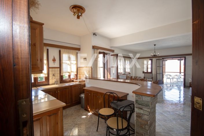 Image No.8-4 Bed Property for sale