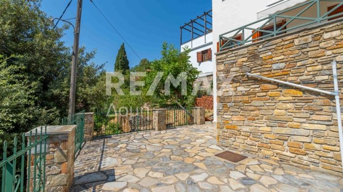 Image No.10-3 Bed Maisonette for sale