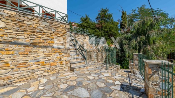 Image No.11-3 Bed Maisonette for sale