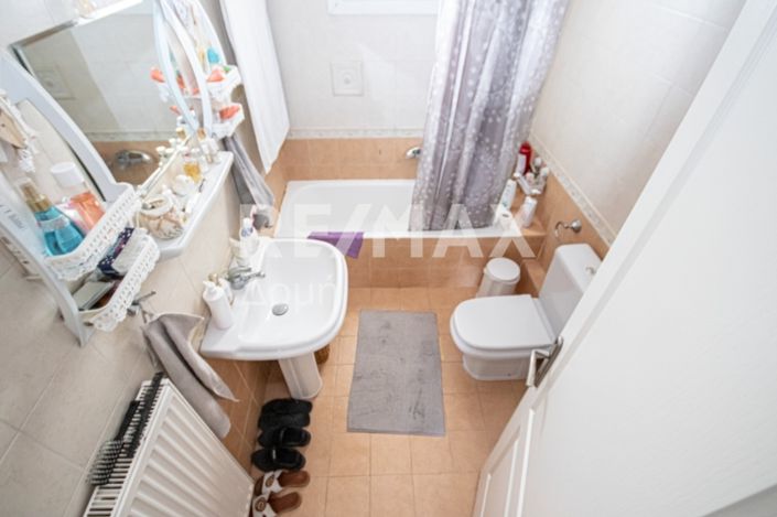 Image No.15-9 Bed Property for sale