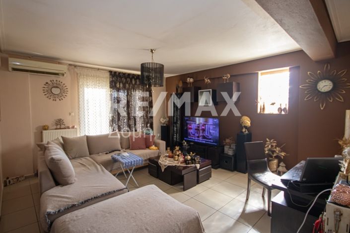 Image No.17-9 Bed Property for sale