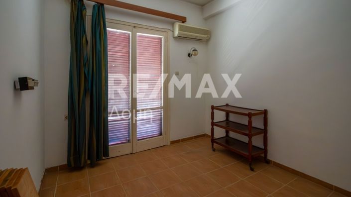 Image No.52-11 Bed Property for sale