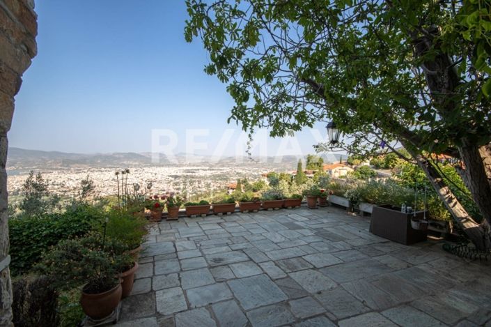 Image No.52-4 Bed Maisonette for sale