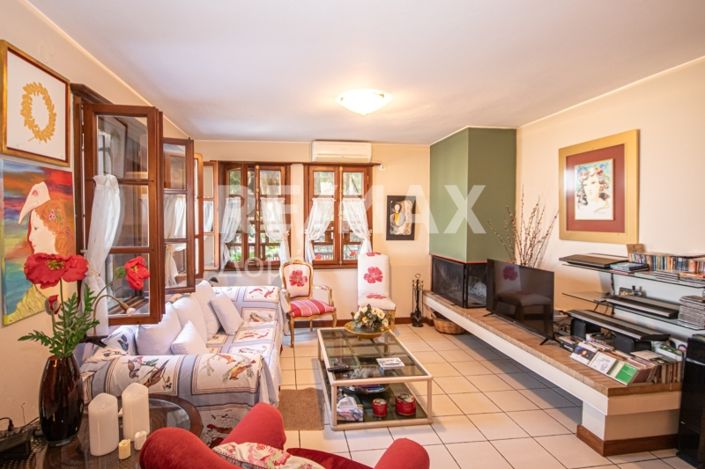 Image No.4-4 Bed Maisonette for sale