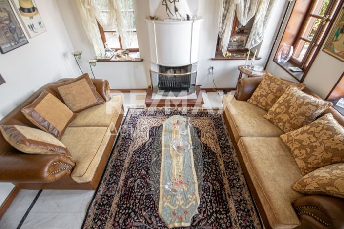 Image No.12-4 Bed Maisonette for sale