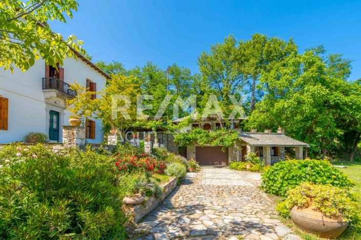 Image No.40-5 Bed Property for sale