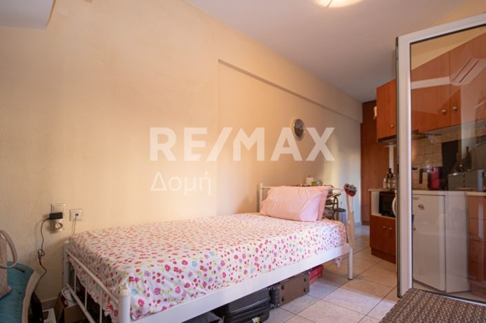 Image No.18-6 Bed Property for sale