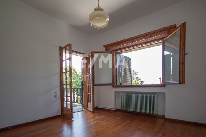Image No.33-5 Bed Maisonette for sale
