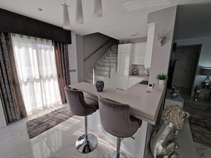 Image No.12-4 Bed Villa / Detached for sale