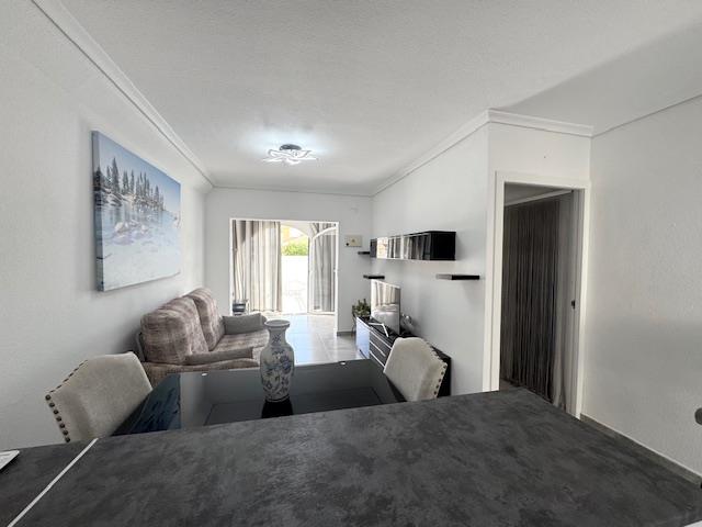 Image No.8-2 Bed House for sale