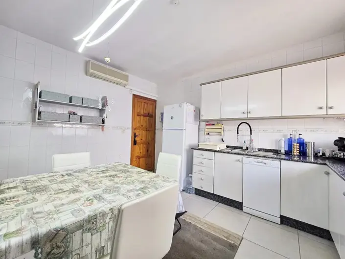 Image No.17-3 Bed House for sale