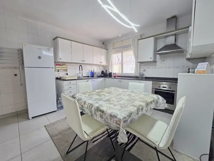 Image No.18-3 Bed House for sale