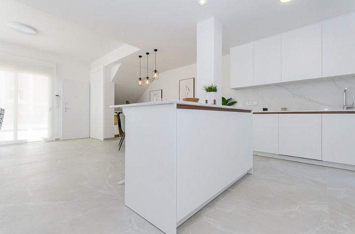 Image No.7-3 Bed Apartment for sale