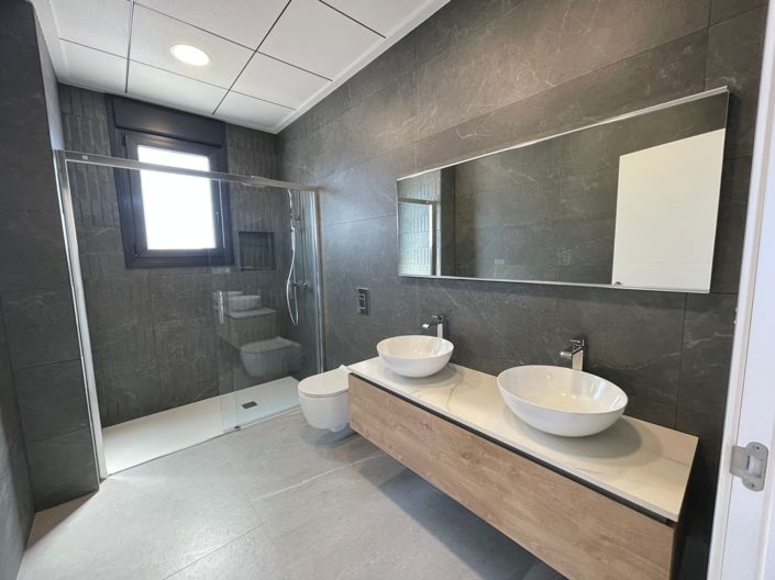 Image No.10-3 Bed Villa / Detached for sale