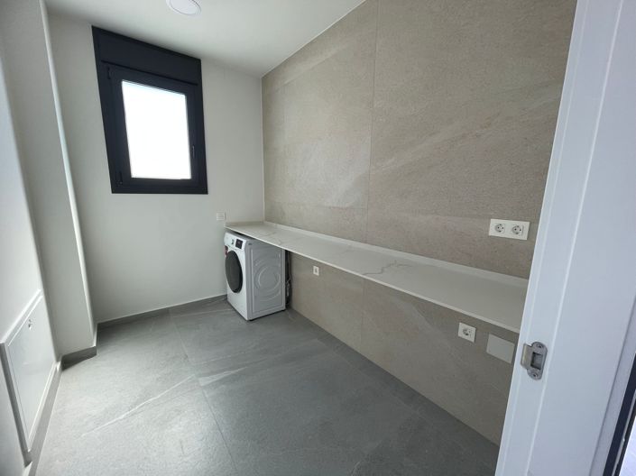 Image No.13-3 Bed Villa / Detached for sale