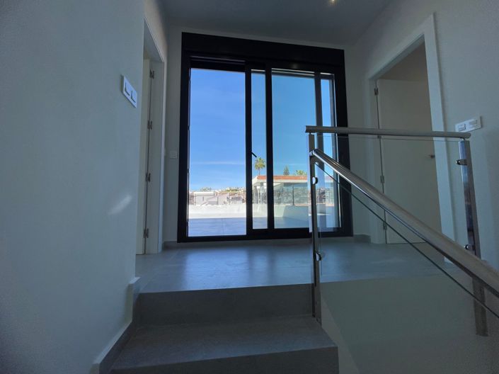 Image No.14-3 Bed Villa / Detached for sale