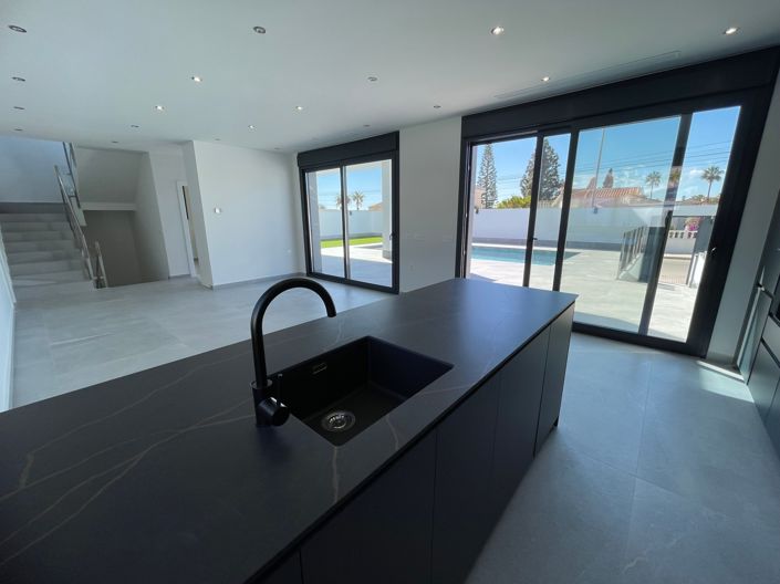 Image No.8-3 Bed Villa / Detached for sale