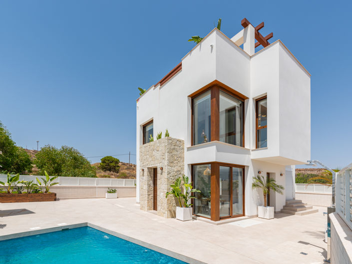 Image No.1-3 Bed Villa / Detached for sale