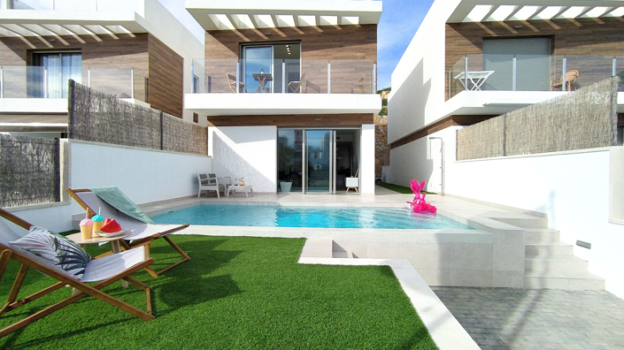 Image No.1-3 Bed Villa / Detached for sale