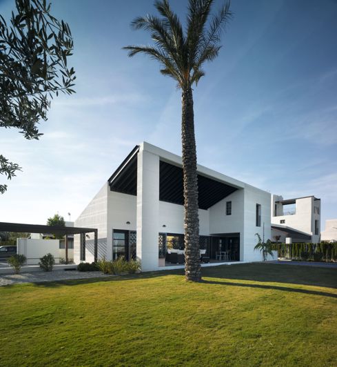 Image No.1-4 Bed Villa / Detached for sale