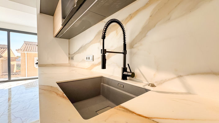 Image No.12-4 Bed Villa / Detached for sale