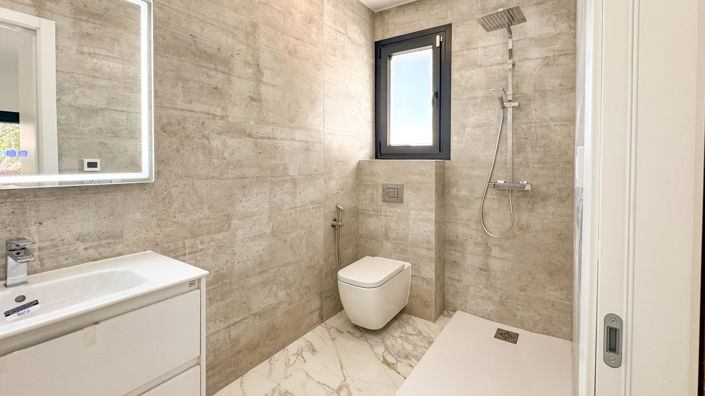 Image No.19-4 Bed Villa / Detached for sale