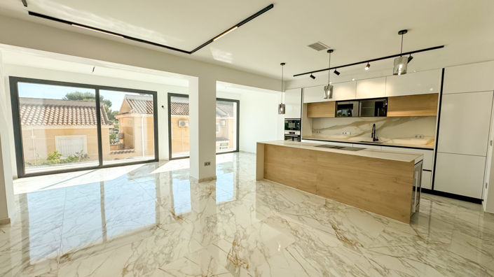 Image No.3-4 Bed Villa / Detached for sale