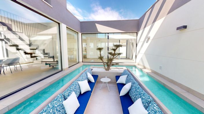 Image No.11-4 Bed Villa / Detached for sale