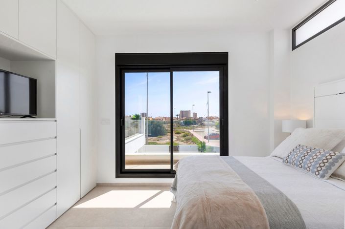 Image No.30-3 Bed Villa / Detached for sale