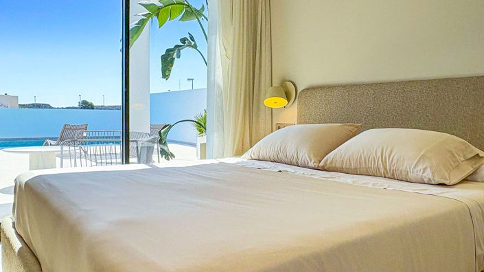 Image No.8-4 Bed Villa / Detached for sale