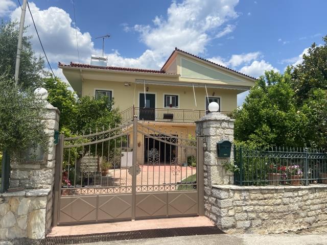 Image No.1-3 Bed Villa / Detached for sale