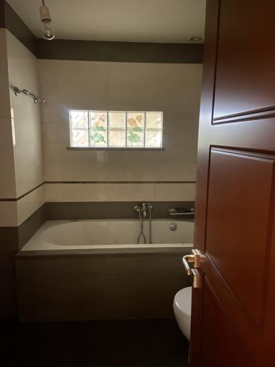 Image No.14-4 Bed Villa / Detached for sale