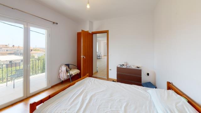 Image No.10-2 Bed Villa / Detached for sale