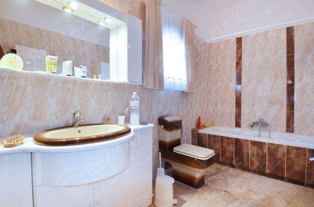 Image No.12-2 Bed Villa / Detached for sale