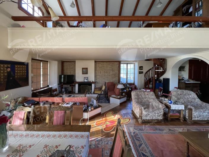 Image No.8-4 Bed House for sale