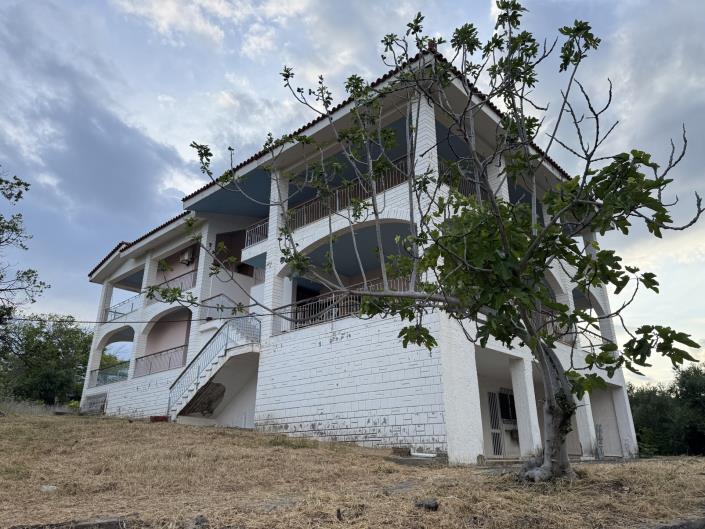 Image No.2-6 Bed House for sale