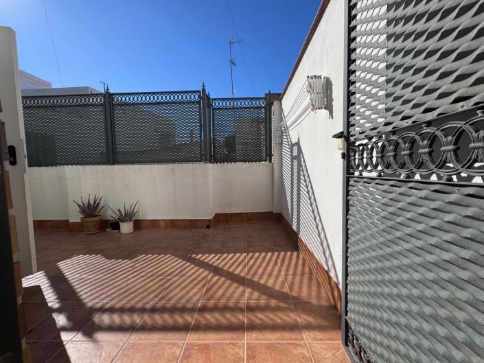 Image No.2-4 Bed House for sale