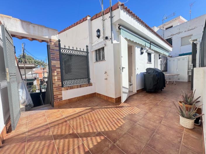 Image No.1-4 Bed House for sale