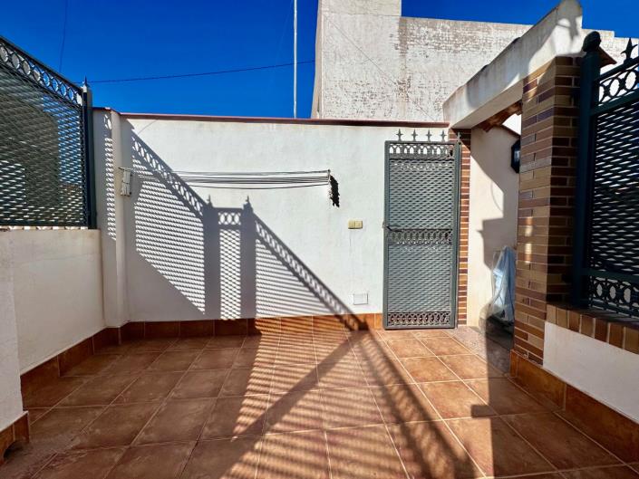 Image No.8-4 Bed House for sale