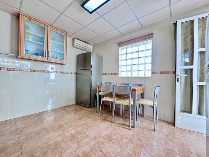 Image No.12-4 Bed House for sale