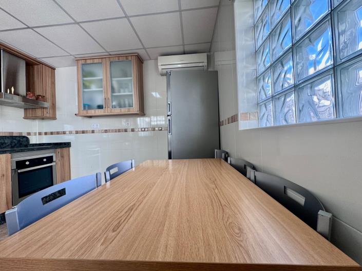 Image No.16-4 Bed House for sale