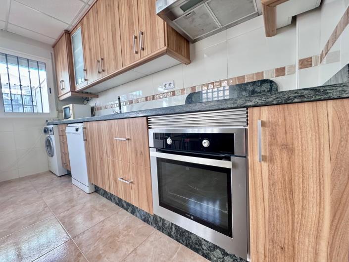 Image No.18-4 Bed House for sale